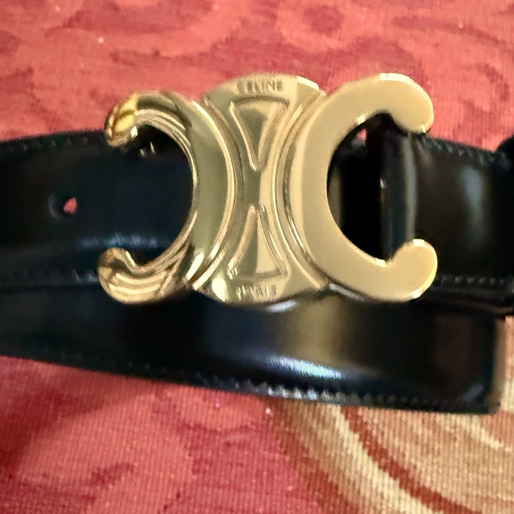 CELINE MEDIUM TRIOMPHE BELT IN TAURILLON LEATHER in size 90. In NEW condition.